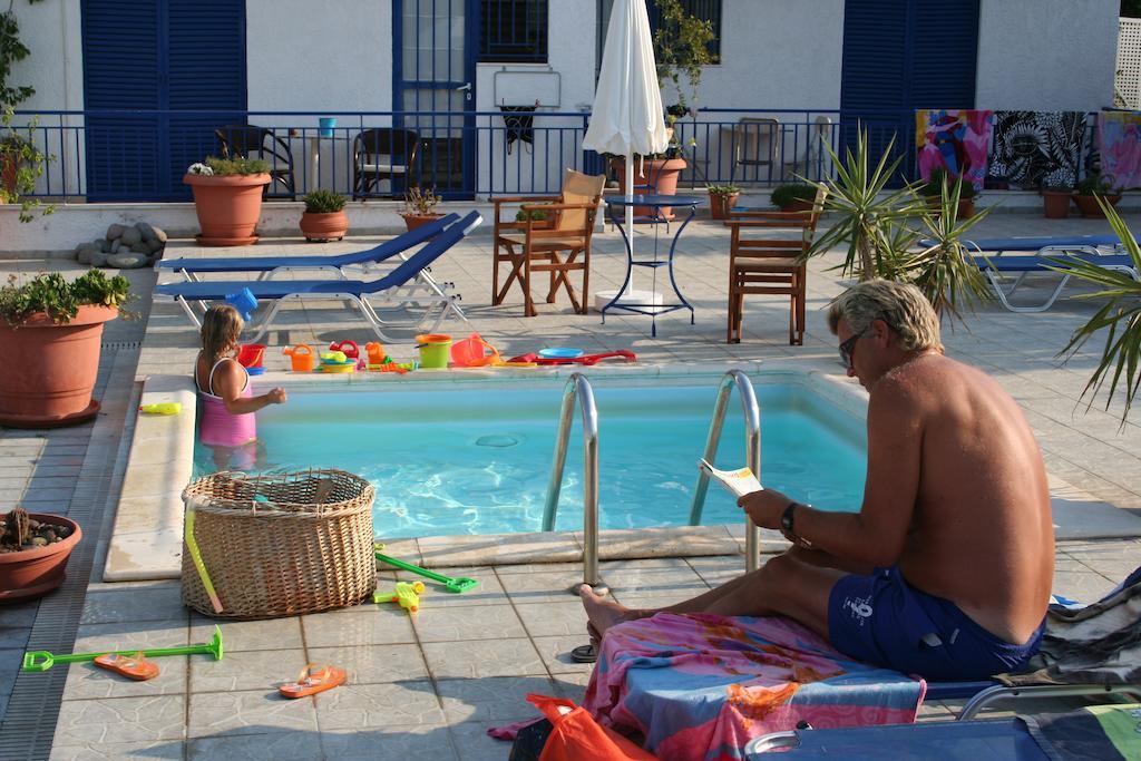 Helios Hotel Agia Marina  Экстерьер фото